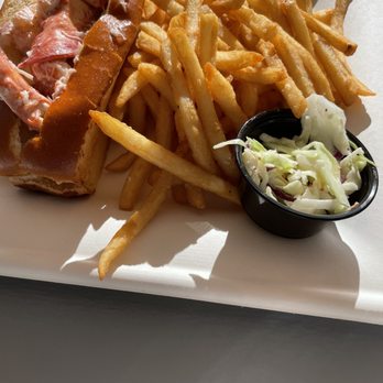 Mad Minnow Bar & Kitchen - Lobster roll - Cocktail Bars Near Me - Harwich Port, Massachusetts Mad Minnow Bar & Kitchen - Lobster roll - Cocktail Bars Near Me - Harwich Port, Massachusetts