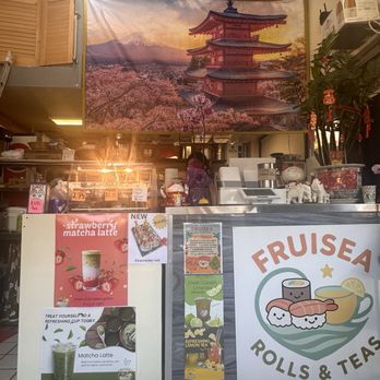 Fruisea Rolls & Teas - inside - Coffee & Tea Near Me - Honolulu, Hawaii Fruisea Rolls & Teas - inside - Coffee & Tea Near Me - Honolulu, Hawaii