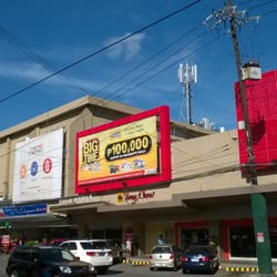 Starmall Las Piñas - The outside (left side)