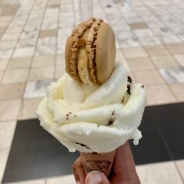 Single scoop stracciatella with salted caramel butter macaron