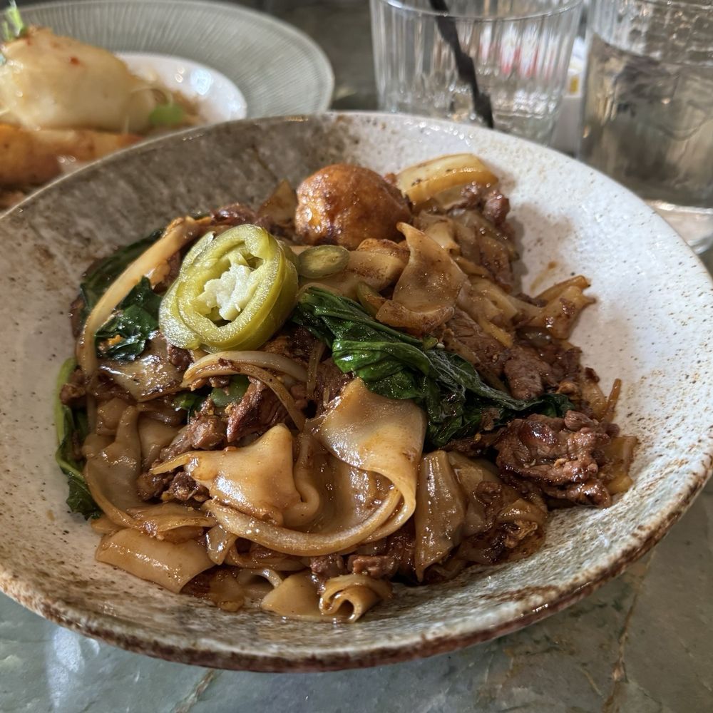 Maison Lotus - Lovely Pad See Ew with tofu and beef - Asian Fusion Near Me - Wayne, Pennsylvania Maison Lotus - Lovely Pad See Ew with tofu and beef - Asian Fusion Near Me - Wayne, Pennsylvania