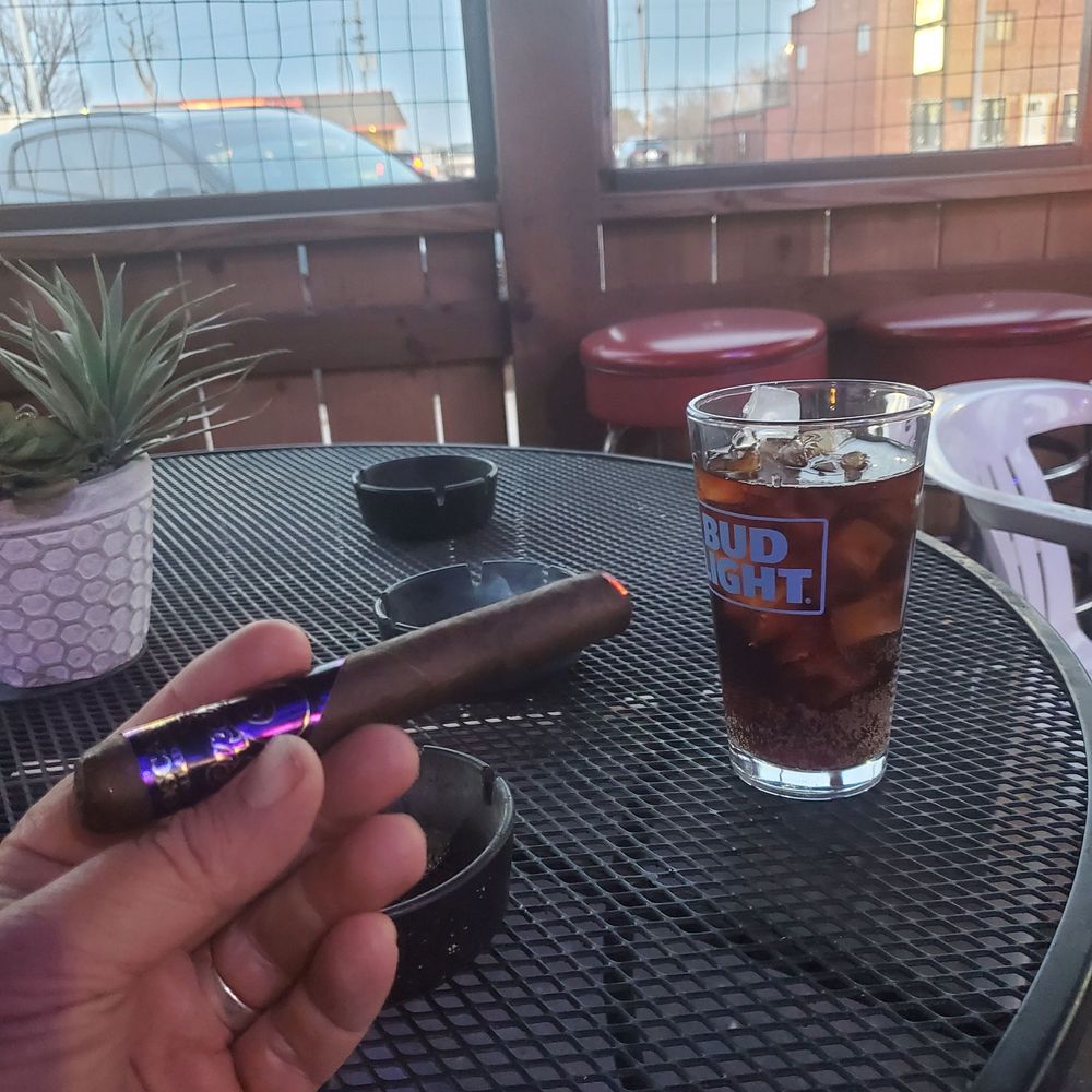 TOP HAT - Bars Near Me - Hutchinson, Kansas TOP HAT - Bars Near Me - Hutchinson, Kansas
