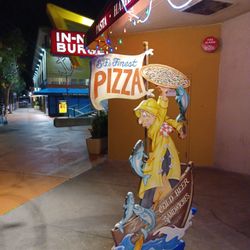 Anchorage Square - In n out