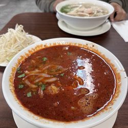 Pho Le - Spicy Pho with shrimp and rice noodles (it's very spicy)