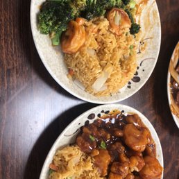 General Tso's Chicken & Jumbo shrimp with Broccoli General Tso's Chicken & Jumbo shrimp with Broccoli