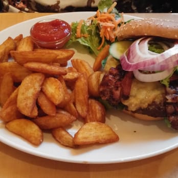 O-19 - Burger "Goldfinger" - International Near Me - Aschaffenburg, BY O-19 - Burger "Goldfinger" - International Near Me - Aschaffenburg, BY