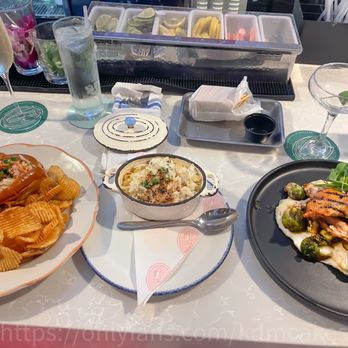 Pier 6 - Lobster roll, blue crab Mac n cheese, and 1/2 grilled chicken. - Seafood Near Me - San Leon, Texas Pier 6 - Lobster roll, blue crab Mac n cheese, and 1/2 grilled chicken. - Seafood Near Me - San Leon, Texas