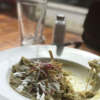 5 Rabanitos - Chilaquiles verdes. ¡¡¡Sabroso!!! - Mexican Near Me - Chicago, Illinois