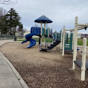 Floresta Park - Parks Near Me - San Leandro, California