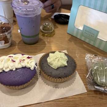 Basquia Bakery - Banana pudding, iced ube matcha, ube cheesecake & black sesame matcha, matcha  Madeline - Bakeries Near Me - Daly City, California
