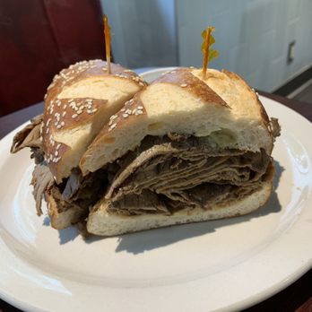 Nick's on Broadway - Beef dip 1/2lb - Sandwiches Near Me - Winnipeg, Manitoba