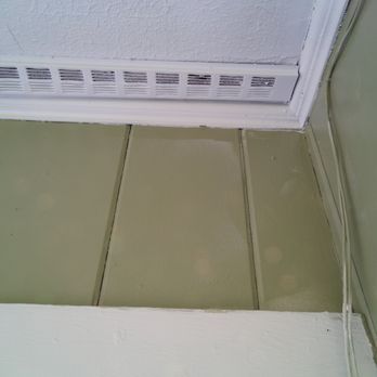 BW Painting - Not even attempted to caulk this part (only attempted to caulk 1/2 - 1/3 of the porch) - Painters Near Me - Bowie, Texas BW Painting - Not even attempted to caulk this part (only attempted to caulk 1/2 - 1/3 of the porch) - Painters Near Me - Bowie, Texas
