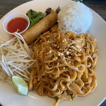Asian Corner Cafe - Lunch Special - Pad Thai with Chicken - Asian Fusion Near Me - Chandler, Arizona