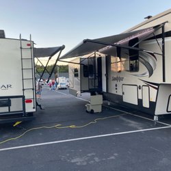 RV Daze - The Sandpiper and the Cougar set up door to door at Virginia International Raceway!