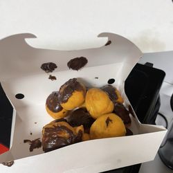 Donut & Cafe - Yummy donut holes
