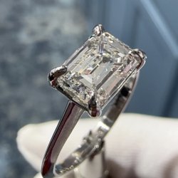 Try on this 1.40 carats emerald‑cut diamond & decide if you love this East-West silhouette or prefer a classic North-South mounting.