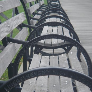 Empire-Fulton Ferry State Park - Lots of benches...but where is everyone? - Parks Near Me - Brooklyn, New York