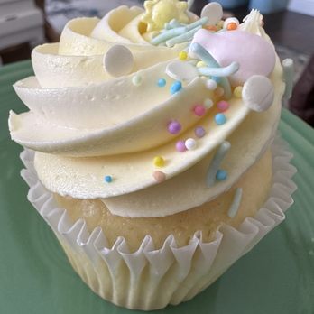 Whiskful Thinking Cakes - Pineapple cupcake - Custom Cakes Near Me - Las Vegas, Nevada Whiskful Thinking Cakes - Pineapple cupcake - Custom Cakes Near Me - Las Vegas, Nevada