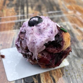 Nadi’s confections - Blueberry roll - Macarons Near Me