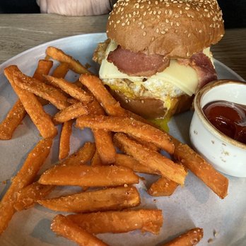 Hole In The Wall - Brekkie Roll Brunch - Australian Near Me - Brooklyn, New York
