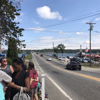 Red's Eats - If you gotta wait in line, might as well look like this! - Seafood Near Me - Wiscasset, Maine Red's Eats - If you gotta wait in line, might as well look like this! - Seafood Near Me - Wiscasset, Maine