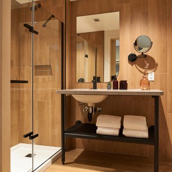Forest Park Hotel - Alpine bathroom - Hotels Near Me - Jasper, Alberta Forest Park Hotel - Alpine bathroom - Hotels Near Me - Jasper, Alberta