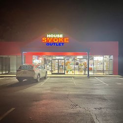 Super Smoke Outlet - Outside View