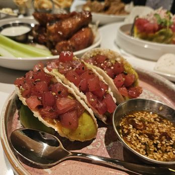 Moxies Toronto Downtown Restaurant - Tuna Taco - Lounges Near Me - Toronto, Ontario Moxies Toronto Downtown Restaurant - Tuna Taco - Lounges Near Me - Toronto, Ontario