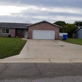 Clean Space Pressure Washing - Driveway after - Pressure Washers Near Me - Port St Lucie, Florida Clean Space Pressure Washing - Driveway after - Pressure Washers Near Me - Port St Lucie, Florida