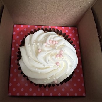Smallcakes - Wedding cake chocake - Ice Cream & Frozen Yogurt Near Me - Columbia, Maryland