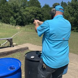 Tactical & Defensive of Texas - Trying out his new Hellcat pistol!