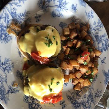 Little Hen - Braised short ribs Benedict - Breakfast & Brunch Near Me - Weston, Florida