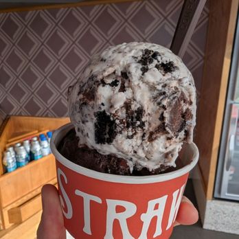 Salt & Straw - Double scoop - Ice Cream & Frozen Yogurt Near Me - Culver City, California Salt & Straw - Double scoop - Ice Cream & Frozen Yogurt Near Me - Culver City, California