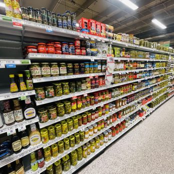 Publix - a grocery store aisle with canned food - Grocery Near Me - Tampa, Florida Publix - a grocery store aisle with canned food - Grocery Near Me - Tampa, Florida