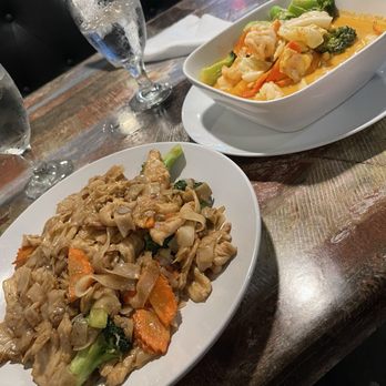 Erawan Thai - Thai Curry Noodles . & . . Pad See Ew - Thai Near Me - Cumming, Georgia
