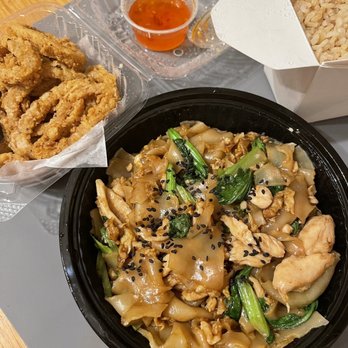 Williamsburg Thai Cuisine - Pad See Ew A5. Fried Marinated Calamari Brown Rice - Thai Near Me - Brooklyn, New York