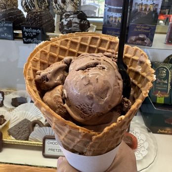 Lloyd's Of Avalon - Rocky road - Candy Stores Near Me - Avalon, California Lloyd's Of Avalon - Rocky road - Candy Stores Near Me - Avalon, California