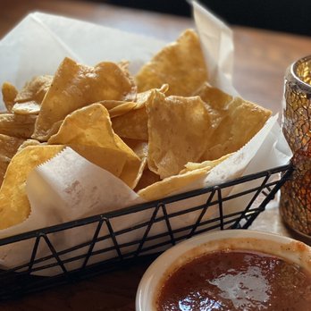 La Mesa Modern Mexican - BEST CHIPS EVER - Mexican Near Me - St. Charles, Illinois