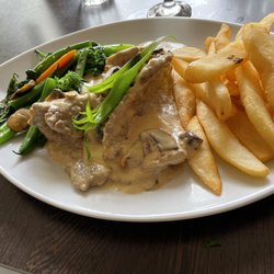 La Costa Restaurant - Scaloppini al fungi
