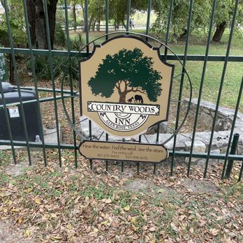 Country Woods Inn - Entrance - Bed & Breakfast Near Me - Glen Rose, Texas