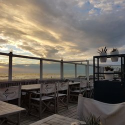 Hemingway's Beach Restaurant