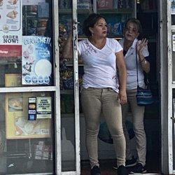 Farm Stores Cutler Bay - Es la señora mayor que aparece con espejuelos la falta de respeto grocera y muy mala atención