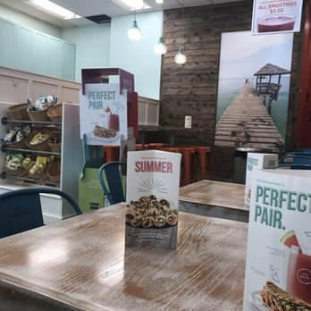 Tropical Smoothie Cafe - Dining area - Juice Bars & Smoothies Near Me - Johns Creek, Georgia