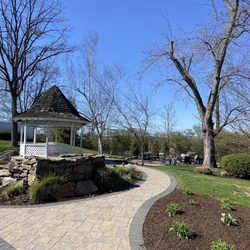 The Inn at Turkey Hill - Outside charm