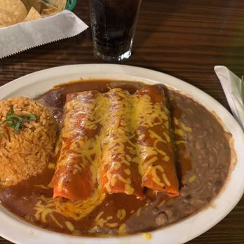 Barcenas Mexican Restaurant - Fantastic Chicken Enchiladas Meal !!! - Mexican Near Me - Friendswood, Texas Barcenas Mexican Restaurant - Fantastic Chicken Enchiladas Meal !!! - Mexican Near Me - Friendswood, Texas