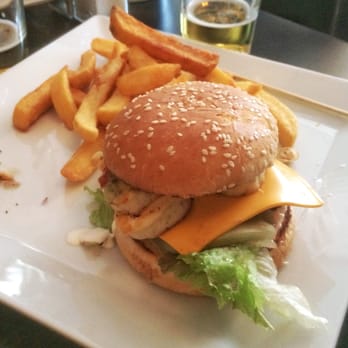 Boca Grande tapas y pinchos - Halloumi burgare - Spanish Near Me - Stockholm, Alberta