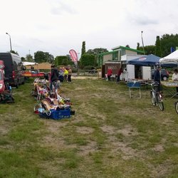 Pahnke's Kram & Trödelmarkt - Am letzten Maiwochenende ist es eher übersichtlich auf dem Marktplatz.