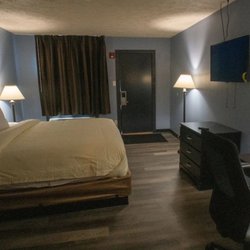 Ashley Motel - single king bedroom