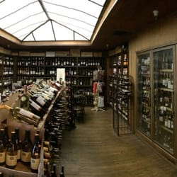 Country Club Liquors & Delicatessen - Wine selection