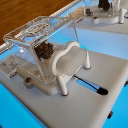 Skooma - Bud Bar Puffer Pod with the puffer mechanism